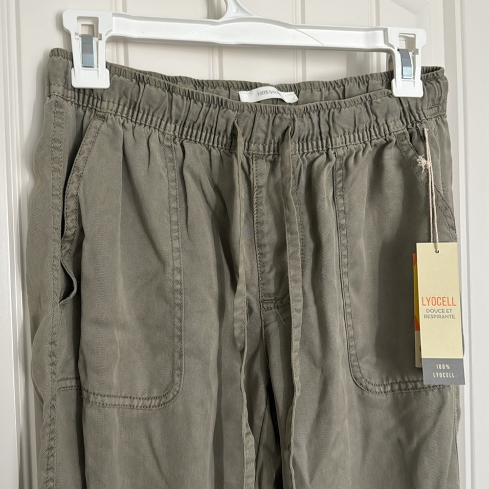 NWT green cargo pants low rise